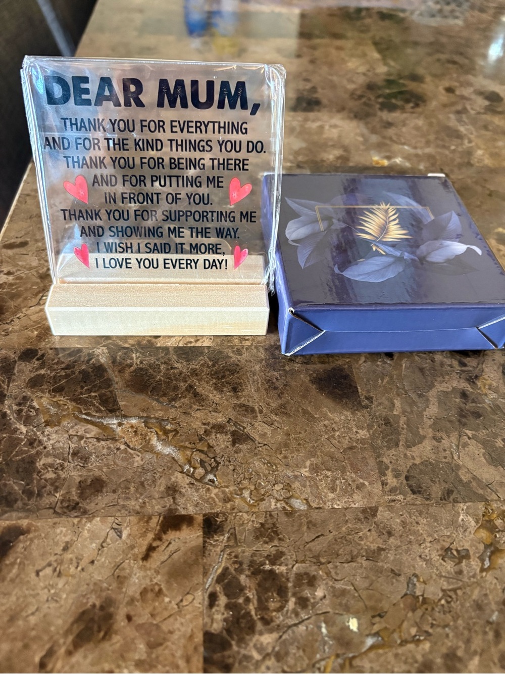 Dear Mum NWT Acrylic Sentiment Plaque with Wooden Stand - Pink Hearts 4”X4” - Picture 5 of 6